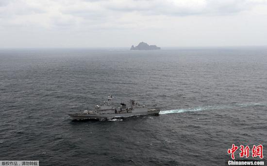 資料圖：韓國(guó)“獨(dú)島日”，韓在周邊海域舉行聯(lián)合防御軍演。
