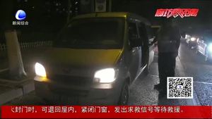 客車(chē)變身小貨車(chē) 如此運(yùn)輸不可取