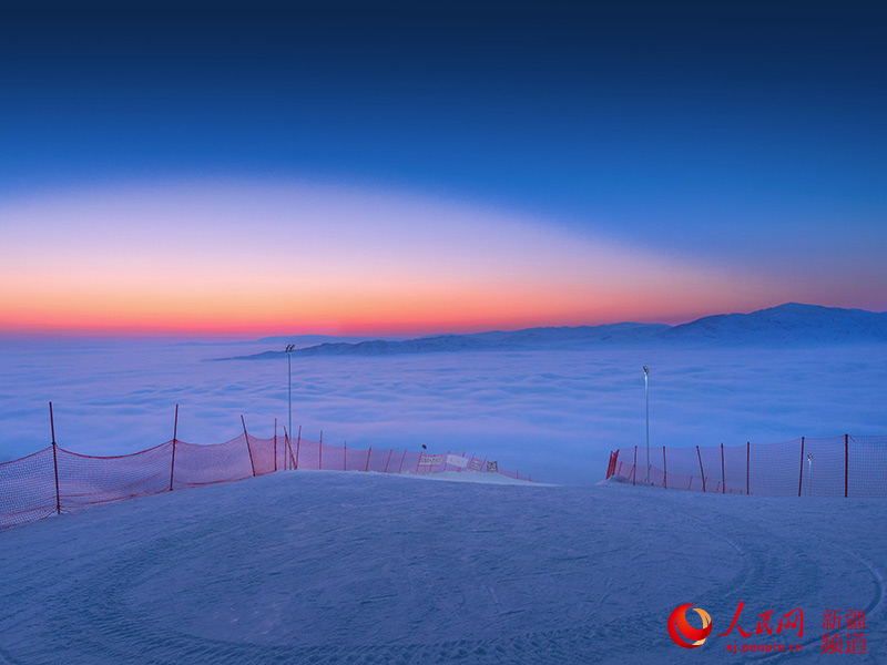 3月7日，新疆阿勒泰市出現(xiàn)云海奇觀。