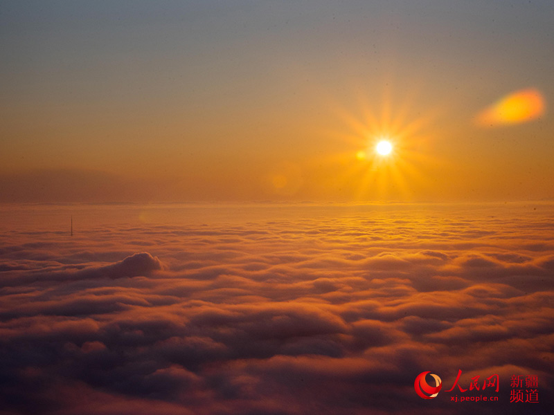 3月7日，新疆阿勒泰市出現(xiàn)云海奇觀。