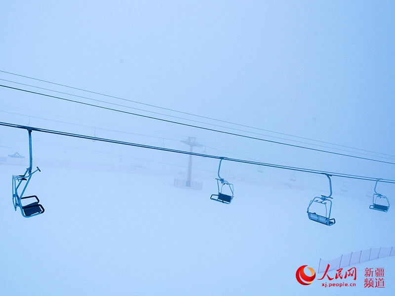 3月7日，新疆阿勒泰市出現(xiàn)云海奇觀。