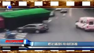 越野車搶行逼翻拉煤貨車 外賣小哥劃槳式倒車避險(xiǎn)