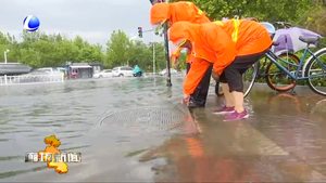 我市出現(xiàn)強降雨 相關部門積極應對