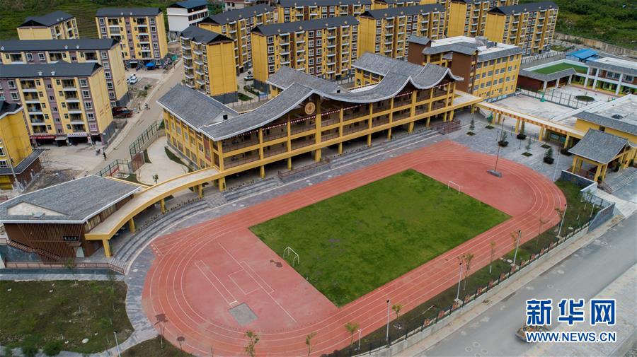 （直過民族脫貧攻堅·圖文互動）（2）下山！傈僳群眾開啟新生活