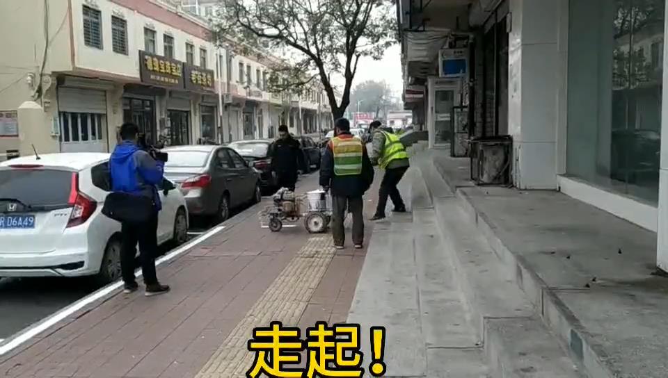 《廊坊零距離》傳送 市區(qū)新增一處非機動車停車位